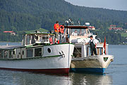 Im Februar 2008 wurde das künftige Saunaschiff vom Chiemsee zum Tegernsee gebracht, wo es ab Sommer 2008 umgebaut als Saunaschiff dient (Foto: monte mare)